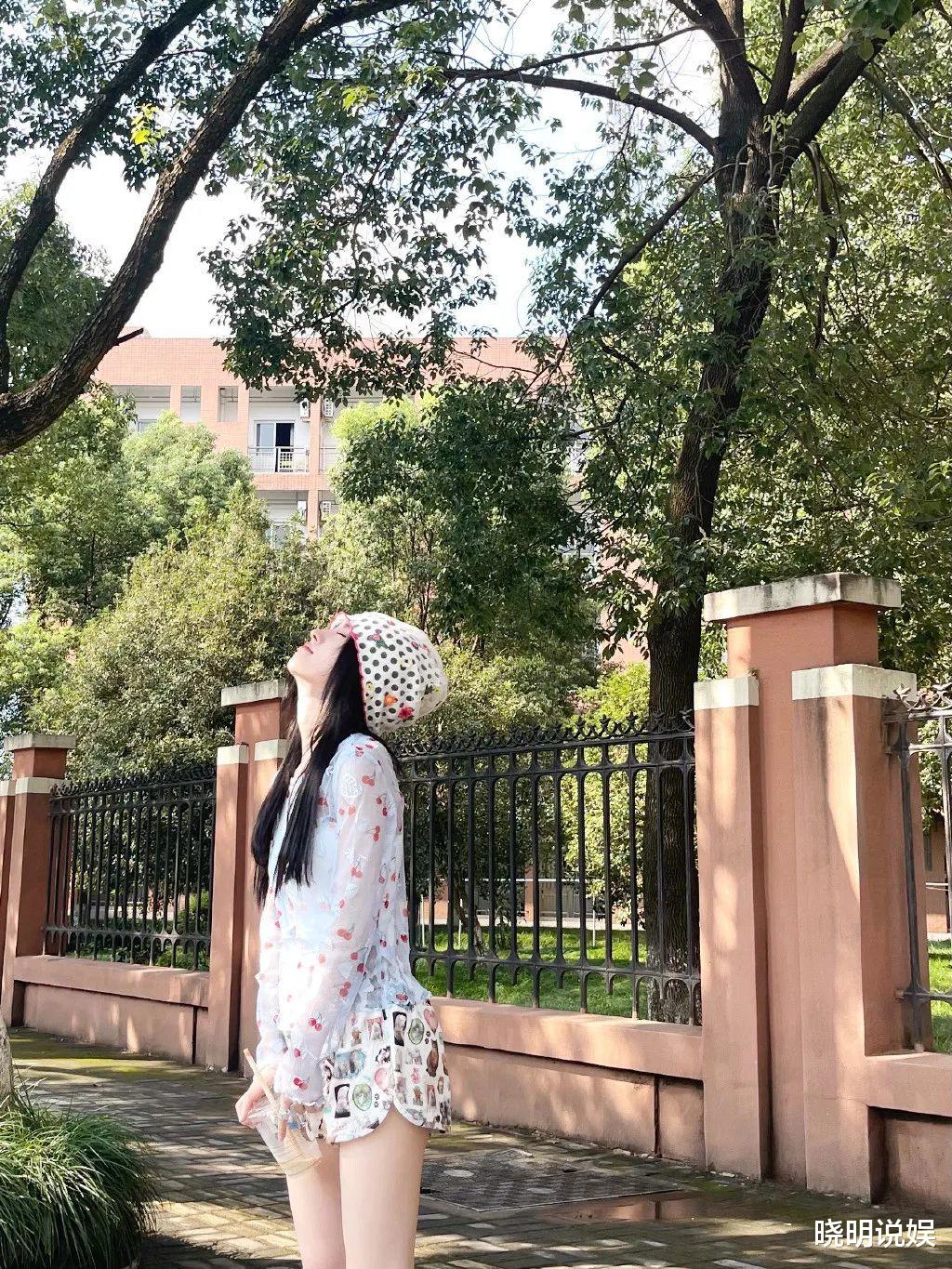 鞠婧祎|鞠婧祎户外游玩甜腻奶油肤色白的发光，透明超短裤甜系少女装扮太甜了