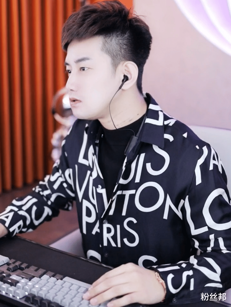 阿哲新公司装修完毕,录音棚操刀当“监制”,开启打造红人计划