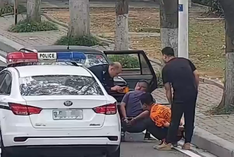 电影 胆大包天！湖北一男子大白天持刀抢劫烟酒店，竟是为帮女友还网贷