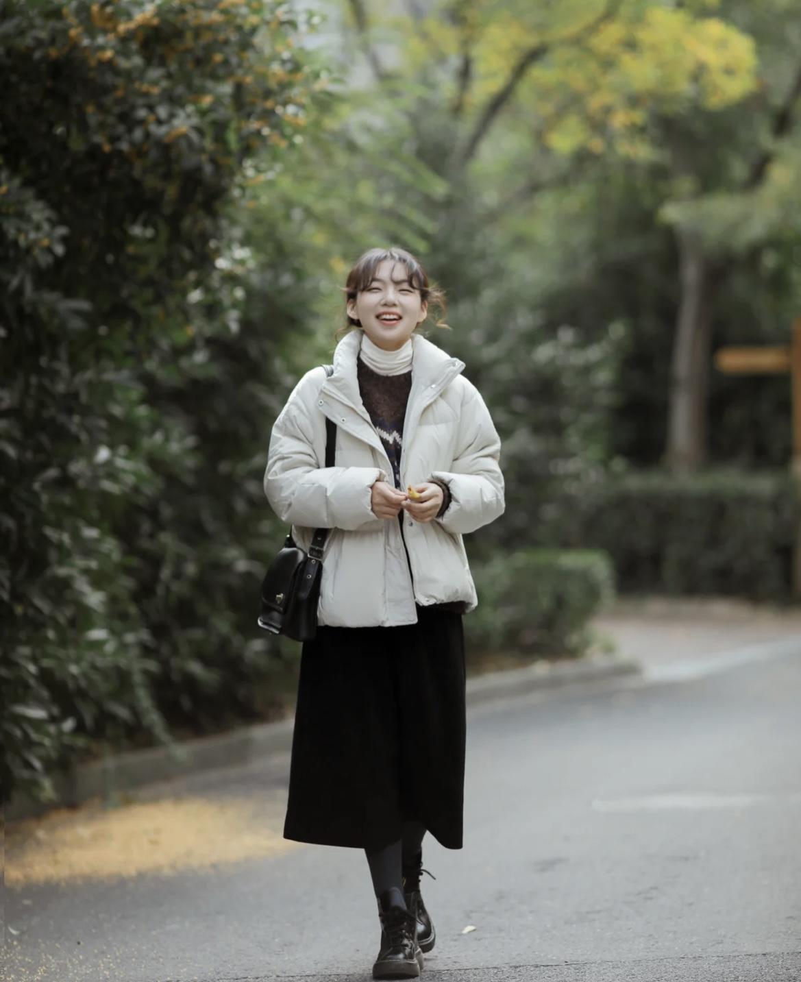 何有强 冬天的第一件“羽绒服”怎么选?有这4款就够了,百搭洋气又保暖