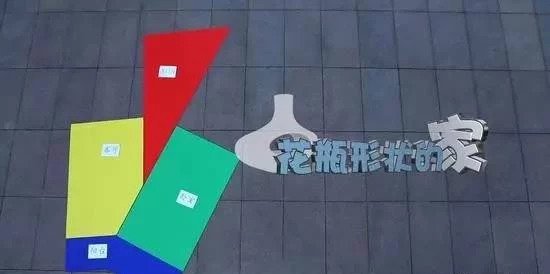 |女儿被骗买花瓶形状奇葩房，北漂母女卖掉老房无退路，天天在家哭