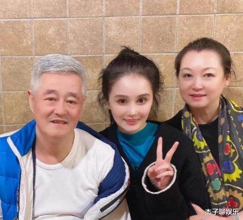 求婚|球球官宣求婚喜讯，圈外男友全脸出镜，留学归来且购置多处房产