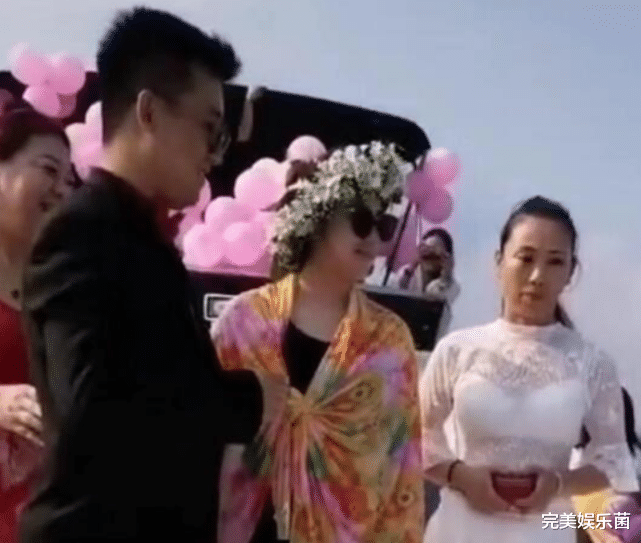 谢广坤|34岁丫蛋复出被嘲，跟谢广坤穿情侣装直播带货，发量稀疏身材臃肿