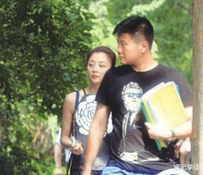 殷桃|41岁殷桃已婚？在好友5000平豪宅度假，用“老公”称呼身旁男子