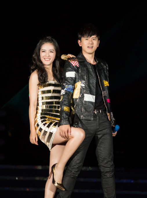 谢娜|亲戚曝谢娜生男孩？满月和出月子庆祝会张杰均未到场，这啥情况？