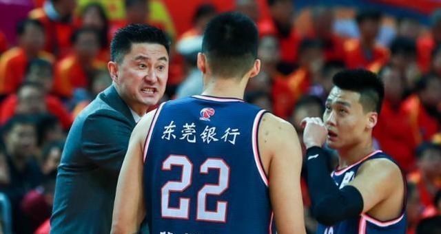 广东男篮|朱芳雨又出手！顶薪留下老将内线后，送出200万合同续约潜力内线
