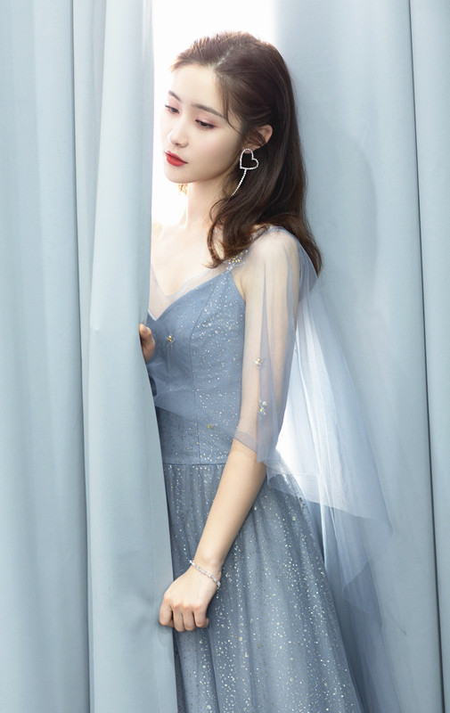 全球时尚号|新生代“花旦”梁田好美，颜值高实力强，服装搭配也是可甜可飒