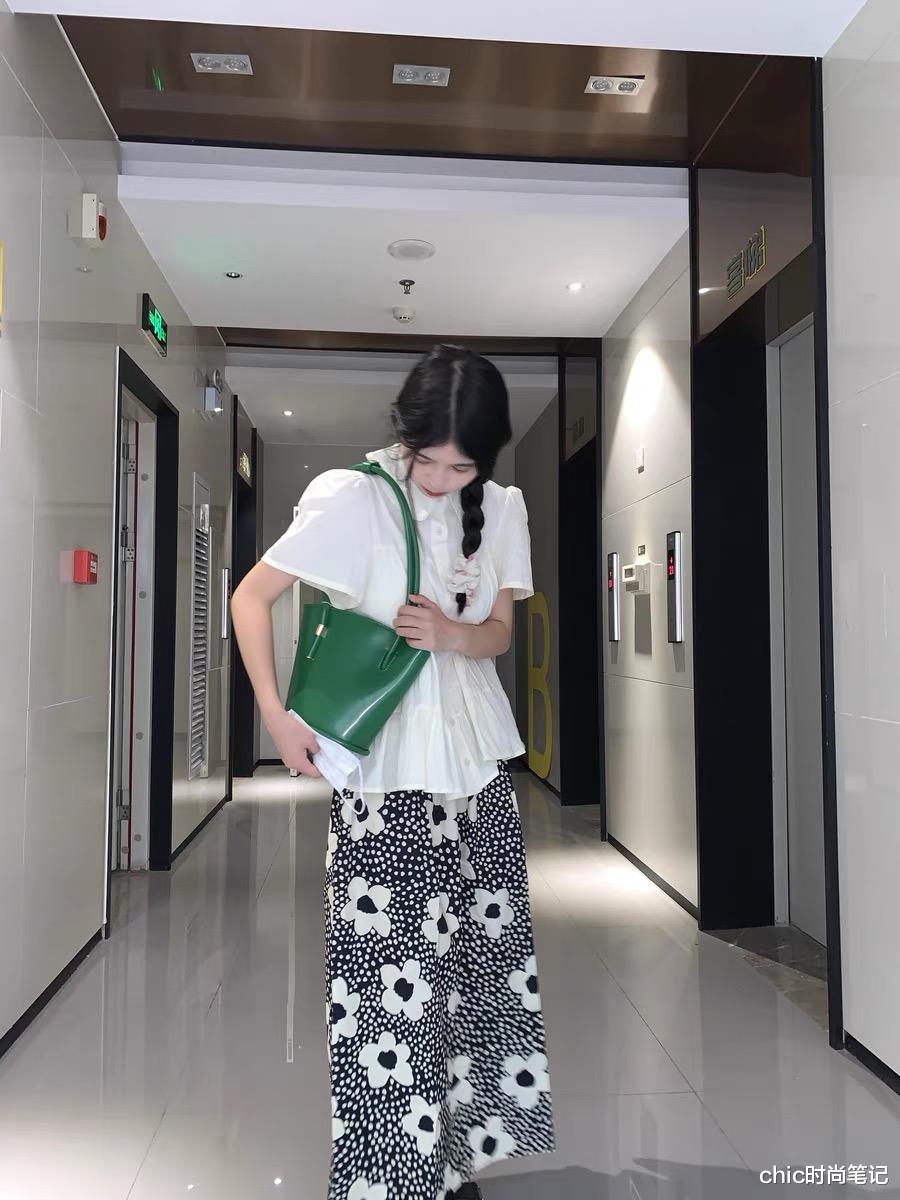 chic时尚笔记|靠这些颜色，拯救了我秋天不想穿黑白灰的尴尬，了解下？