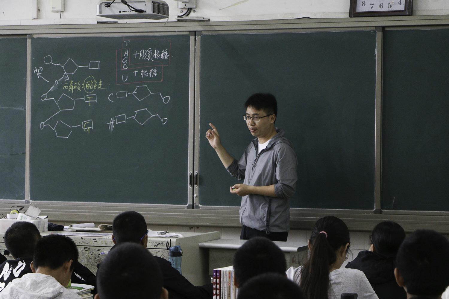 教师资格证|教师的日子不好“混”了，此行业迎来坏消息，四类教师面临失业