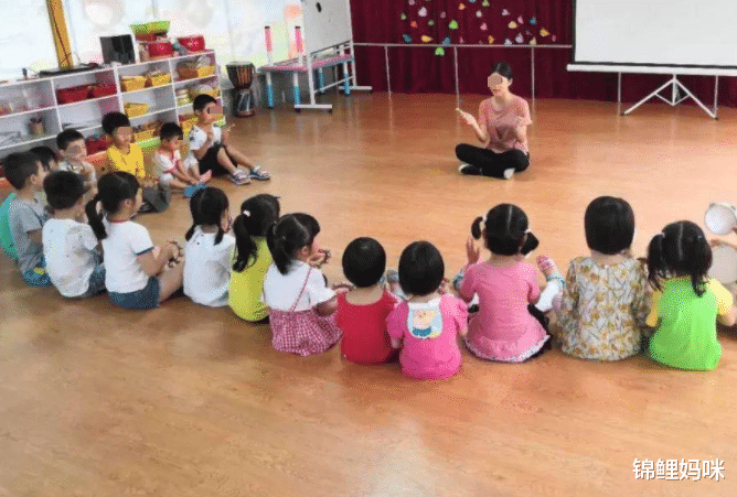 锦鲤妈咪|宝宝离开尿不湿,大人怎么劝他也不愿如厕,宝妈:这该如何是好