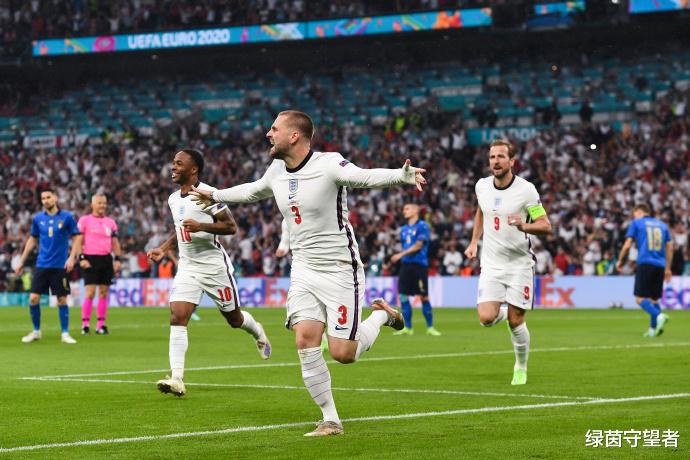 英格蘭隊(duì)|英格蘭隊(duì)在歐洲杯急著摘掉銀牌，為什么？是因?yàn)檩敳黄饐幔?
onload=