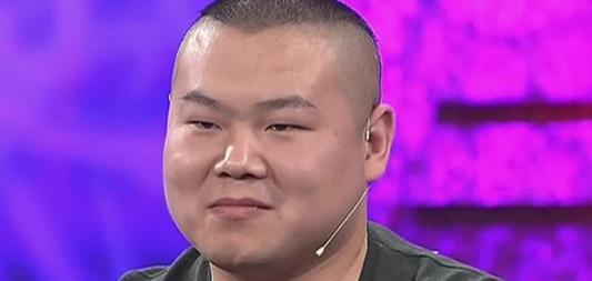 岳云鹏|岳云鹏：给5个姐姐一人购买了一套房产，为何让弟弟留守在了农村