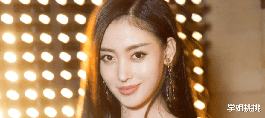 吴映洁|30多岁还能演中学生的女明星，我只服这3位