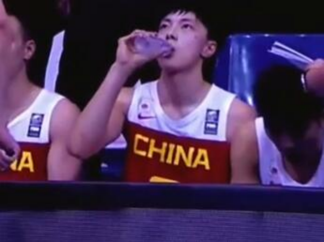 胡明轩|暂停期间杜峰狂喷众人，张镇麟吓懵，胡明轩稳如老狗！
