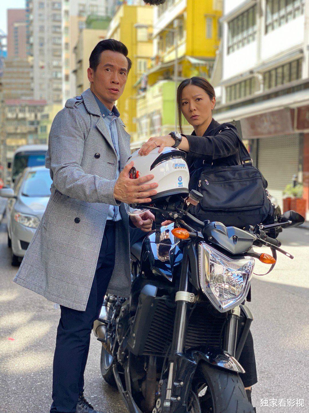 欧阳震华|缺席《陀枪师姐》的欧阳震华，用15天拍了部电影，又要毁经典吗？