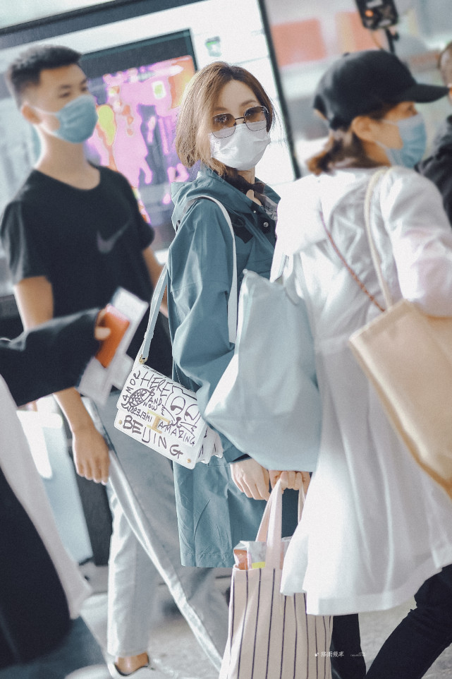 时尚风行派|刘诗诗罕见扮酷一回！扎鱼骨辫头发却干枯蜡黄，气质绝美真太少见