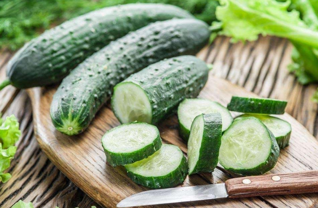 |印度女星身材丰满，已经35岁仍魅力十足，看上去像20岁小姑娘