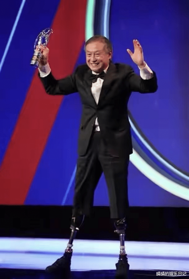 珠峰|吴京都佩服的大爷：26岁失去双腿，43岁患癌，69岁登上珠峰