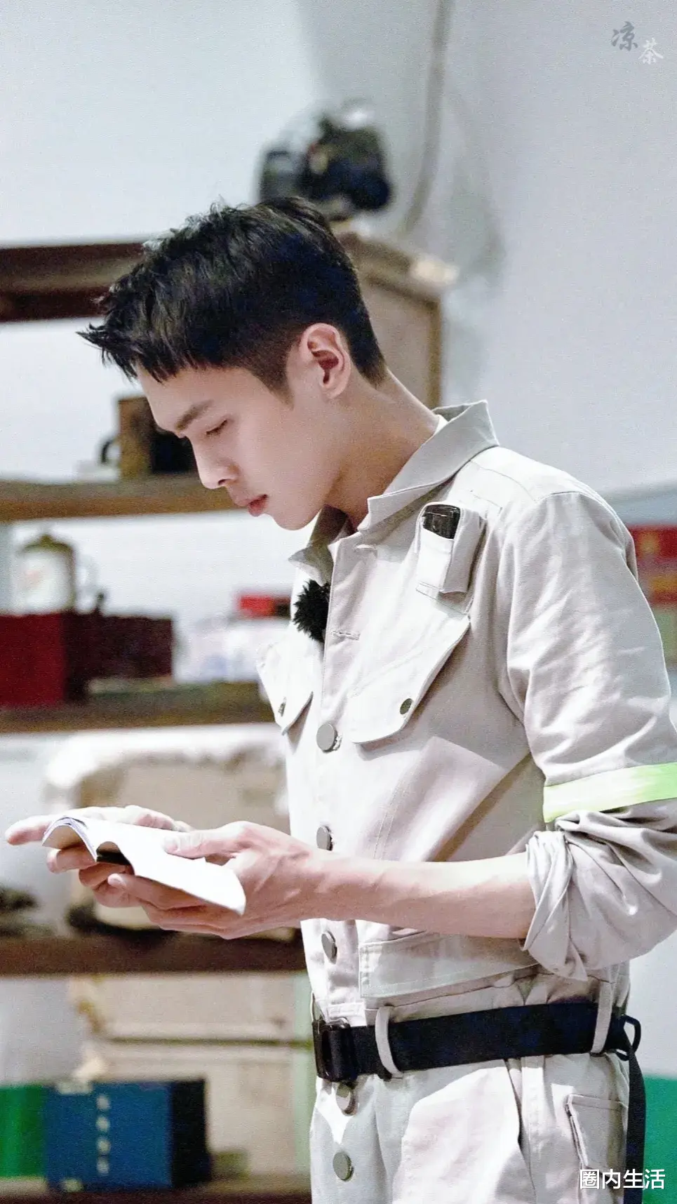 关晓彤|关晓彤最近因为和某些小生来往过近，因此收到了小生团队的警告