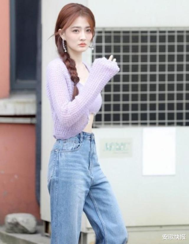 徐璐|徐璐胆子真大！陪妈妈参加综艺身穿BM风服装，“漫画腰”有点抢镜