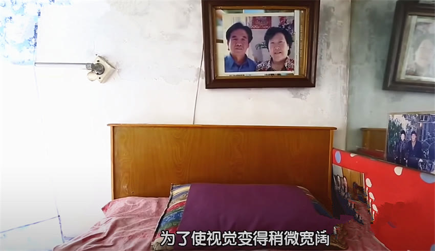 1家3口蜗居16㎡房，睡在柜子里灶台旁是马桶？网友：咋住