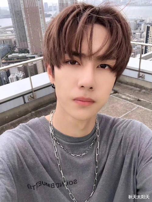 刘维|王一博脸崩了？新造型被嘲是低配版刘维，上一次撞脸著名网红