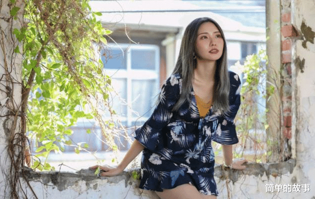 简单的故事|被焦恩俊女装照惊艳到了，这还是曾经的男神吗？他对女儿的宠爱全在照片里了