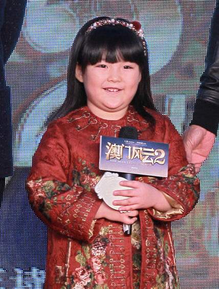 王诗龄 李湘晒照为12岁女儿庆生，王诗龄小脸红润瘦身成功，女大十八变