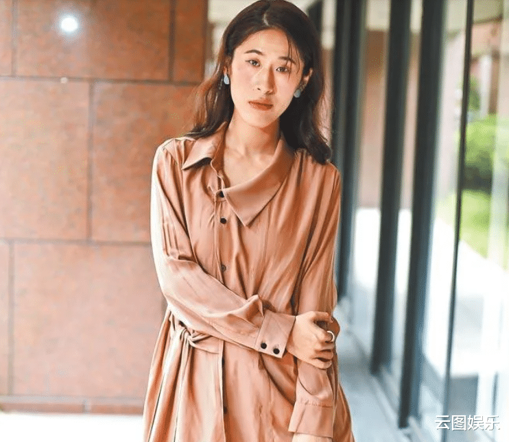 整容|33岁女星百白自卑脸太长，自曝存12万准备整容，却被13家医院劝退