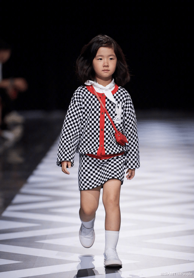 贾云馨|长相浪费基因?这些星二代,明明跟父母共用一张脸