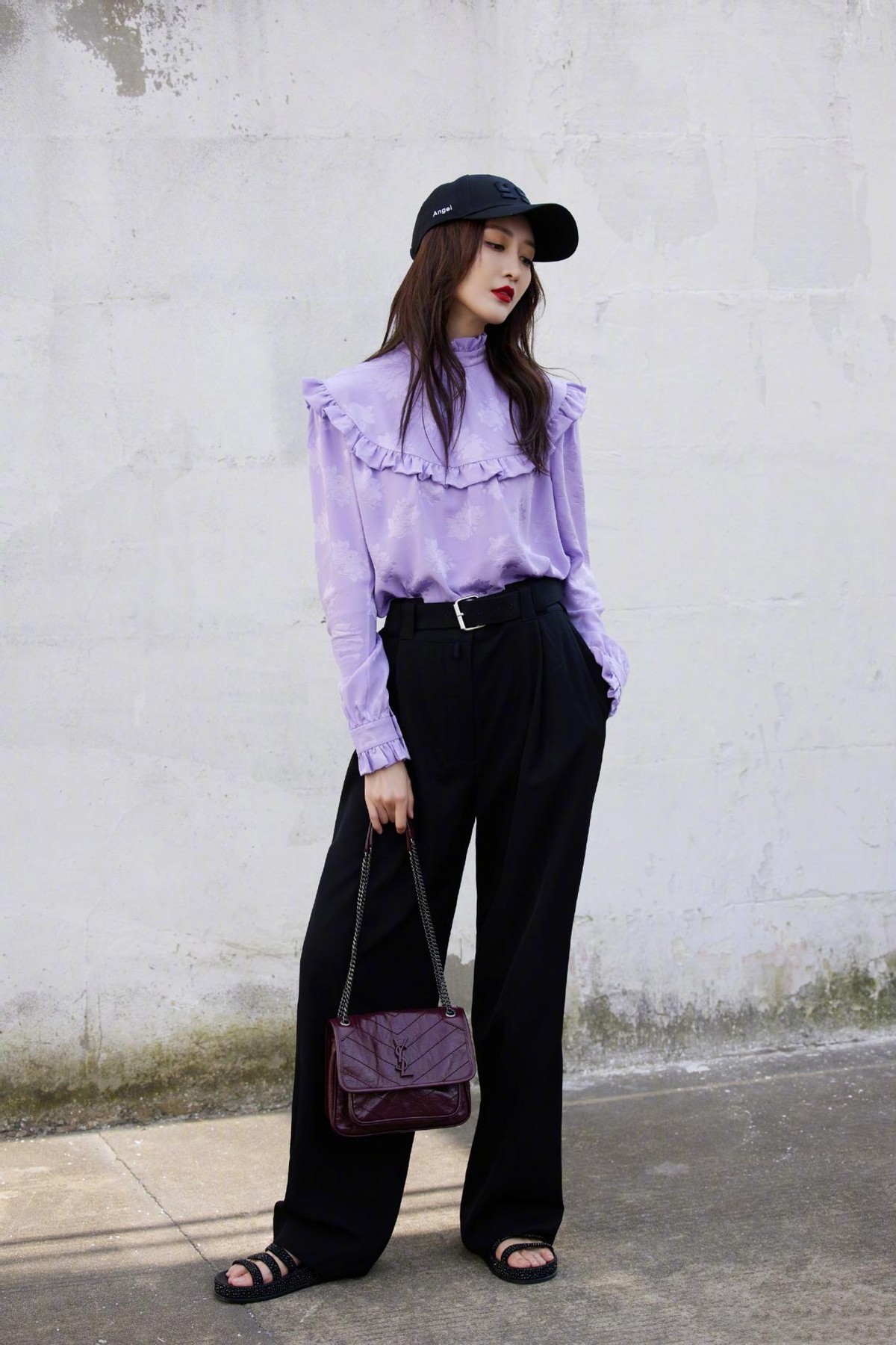 八只爪的猫|王鸥瘦没了“阿姨感”,就算把衬衫塞裤腰,也不显得老气