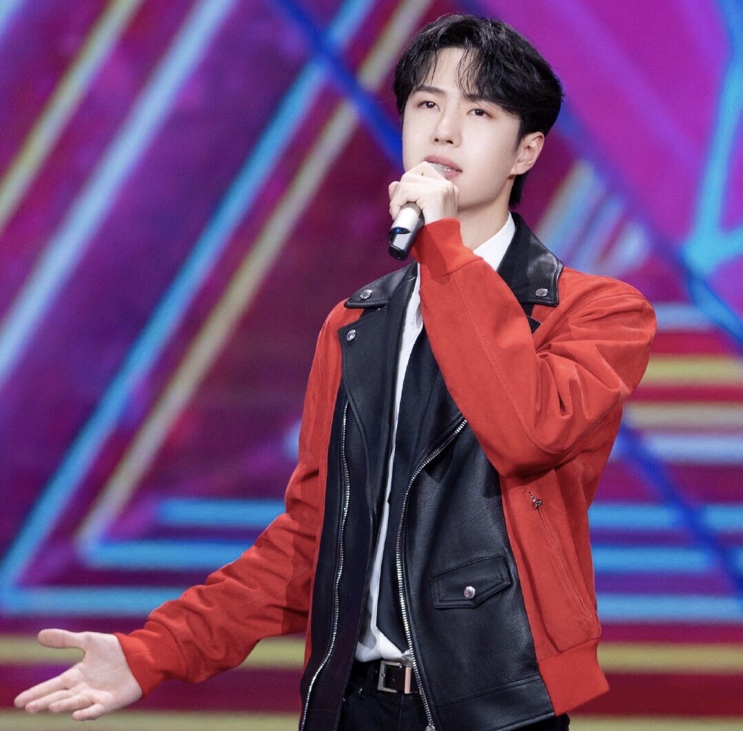 王一博|王一博央视特供手势：被绑架了就眨眨眼