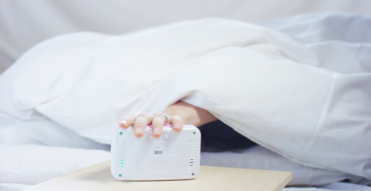 睡眠|最佳睡眠表出炉：早睡还是晚睡，睡多久，1-65岁说得很清楚