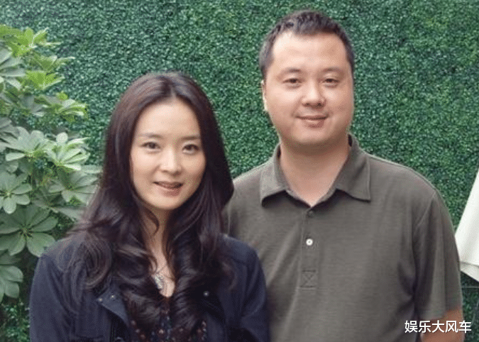 王艳|23岁晴格格嫁亿万富豪，却被婆婆要求跪着给她洗脚，王艳图什么？