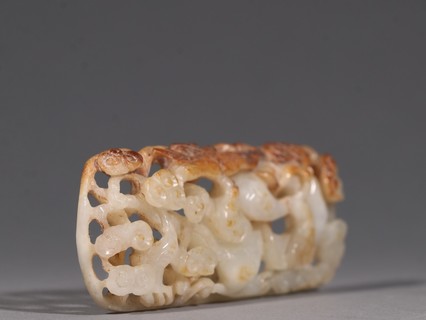 和田玉籽料|旧藏 和田玉籽料镂空龙纹玉件。