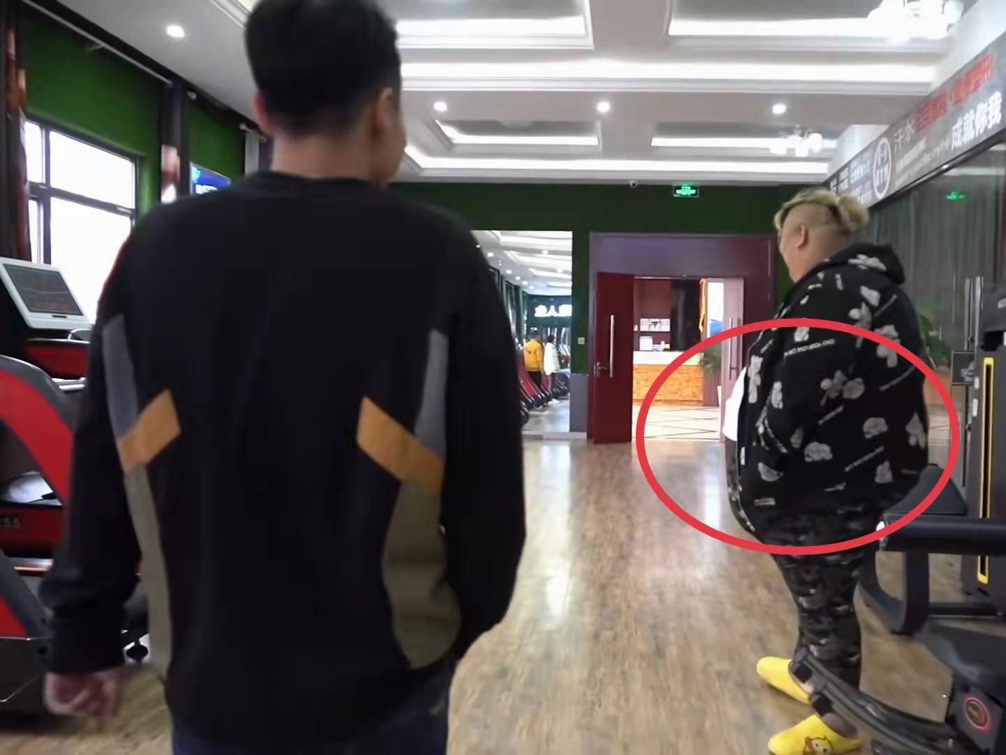 胖猴子现身减肥训练营，不敢称体重走路像企鹅，网友：建议切胃