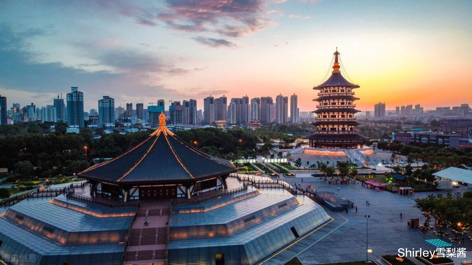 稻城亚丁 位列四大古都之一，这座城市的旅游收入，为何不及三大古都的一半