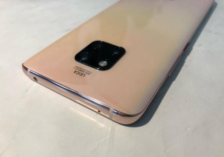 华为mate|三年前的Mate20 Pro，相当于哪个价位的安卓机？说了你可能不信