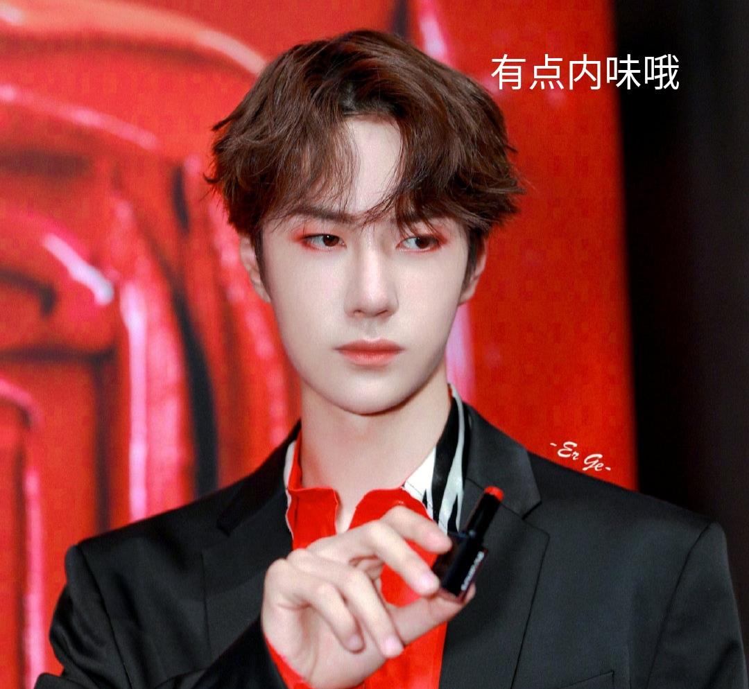 发型|谁能驾驭？王一博抹茶绿彩妆，没有谁能消化这种元素，只有他