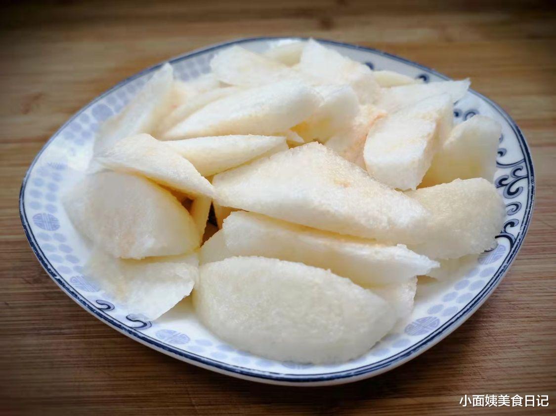 银耳|它是“天然的人参果”,润肺止咳,11月吃正合适,煮水喝真香呀