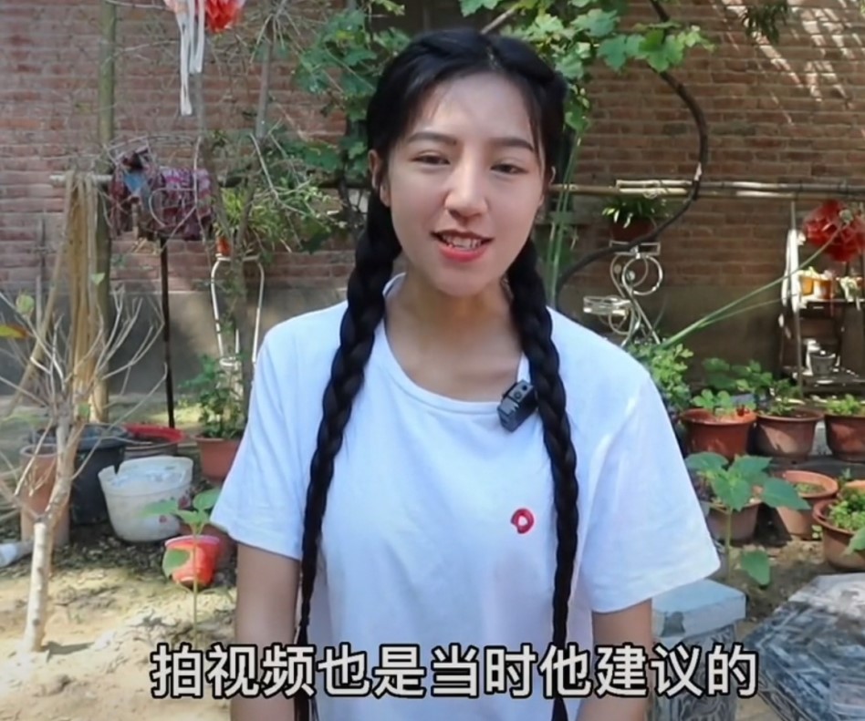 游戏日报 真实版“李子柒”，拖拉机女孩公开恋情：他是我背后的团队