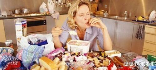 呼啦圈|加速女性发胖的行为，吃零食不算回事，在榜首的多数女性天天在做