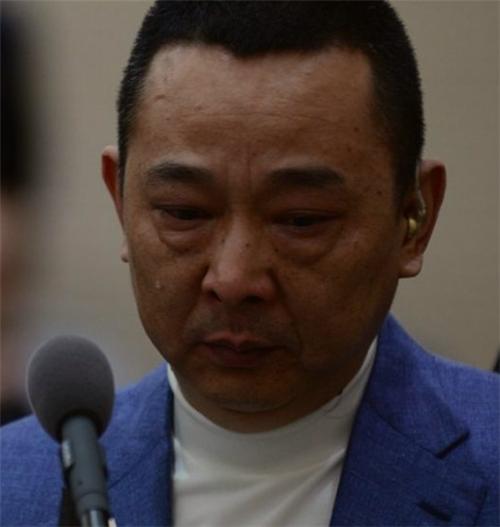 四川“黑老大”刘汉有多奢侈?一顿饭吃80多万,赌场一晚输光2亿