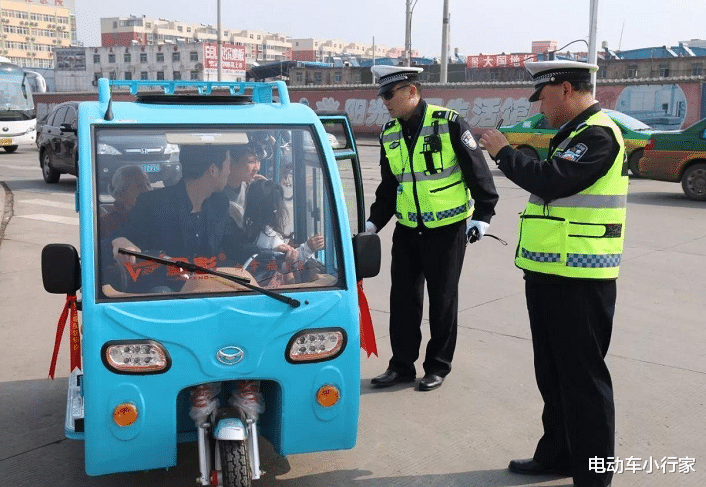 电动三轮车|6月起，电动三、四轮车想要“合法”上路不被罚，有2点要做到