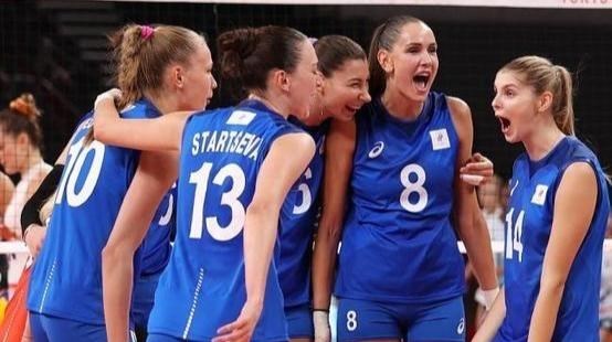 憨爸爸育儿|下午3点郎平哭了，2018年力帮美国，而今恩将仇报淘汰中国女排