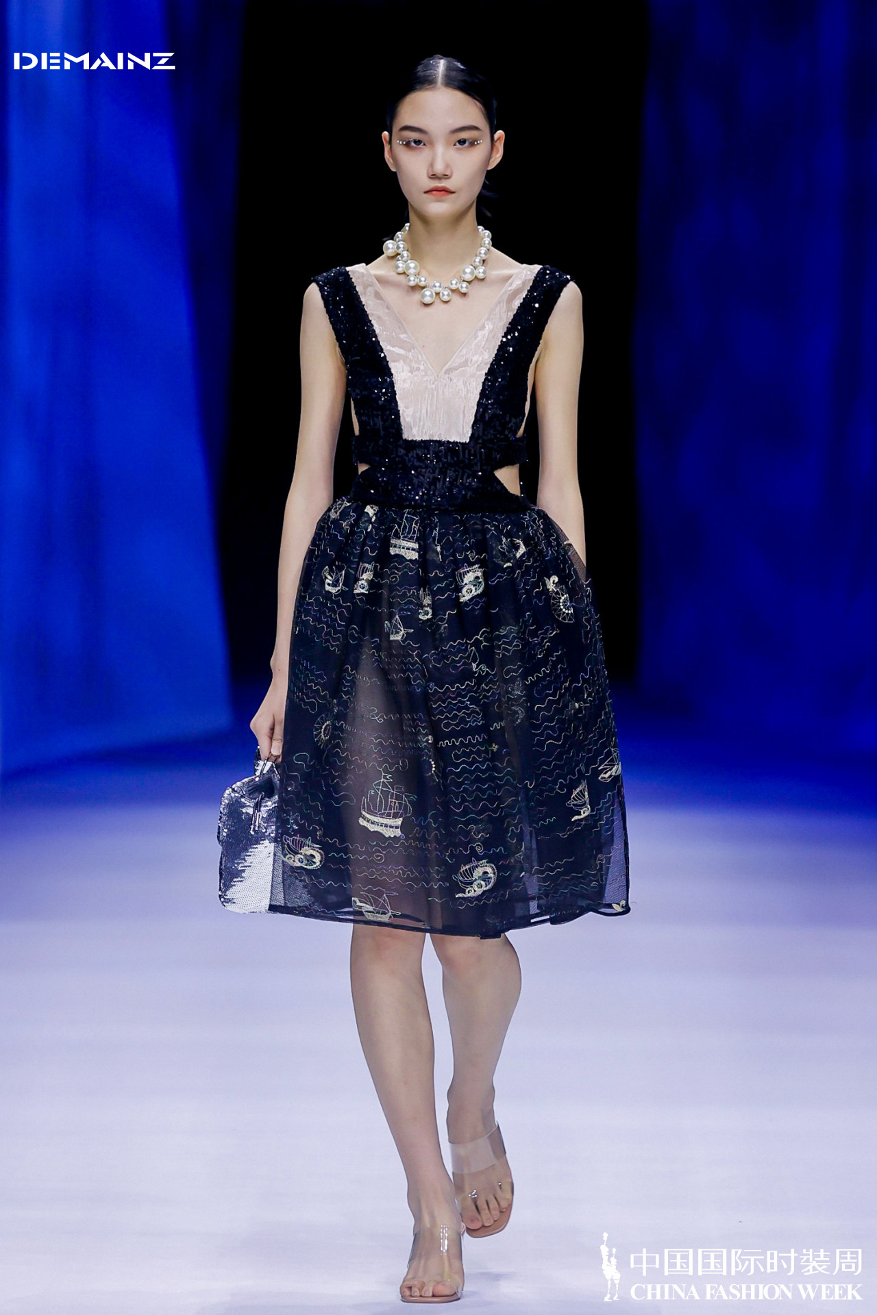 魔都时尚生活|陈志华·DEMAINZ地缦《幻醒》2022春夏时装周圆满发布|尚赋