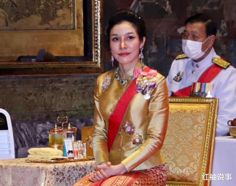 郑秀晶|36岁诗妮娜身价暴涨，跟泰国大公主缔结联盟，母女同框更像姐妹