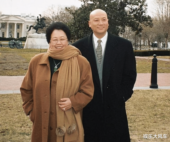 迟重瑞|68岁迟重瑞带货翻车，网友群嘲“小白脸”，老戏骨带货活该挨骂？