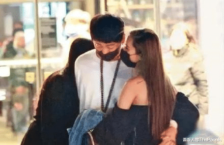 李妍瑾|49岁左拥右抱算什么，私生女、劈腿、一夜情，他曾自比过皇帝