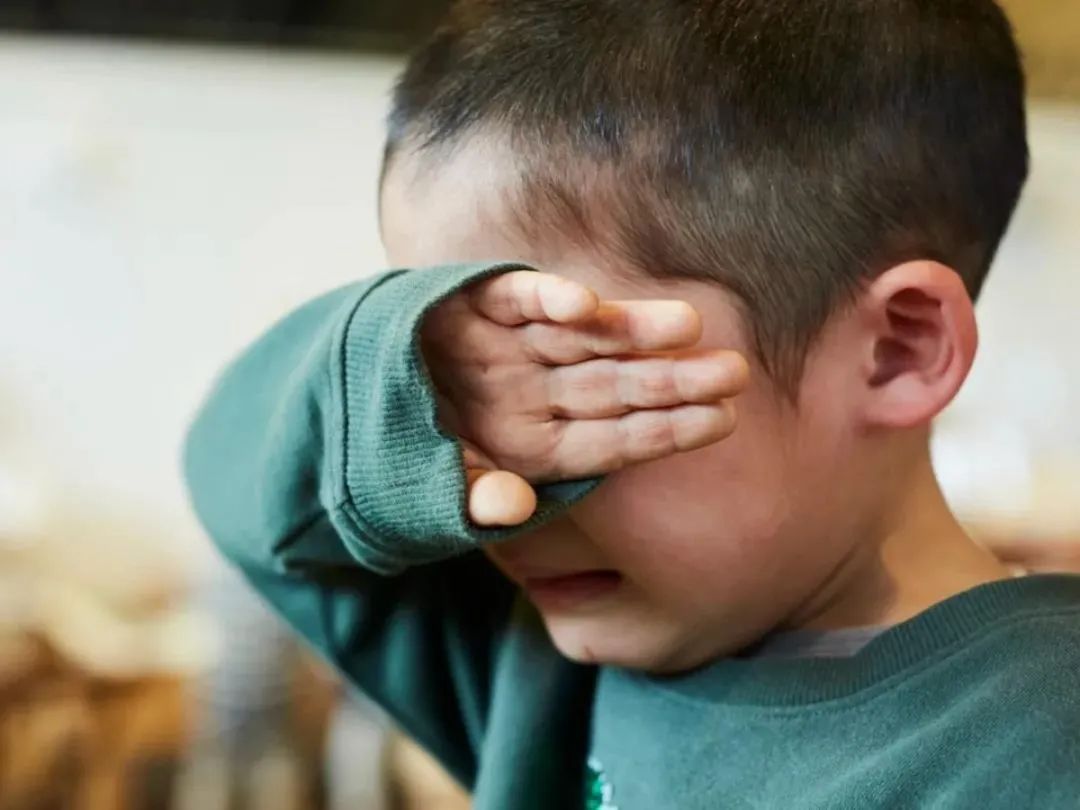 饭饭妈妈育儿|娃被吼时沉默,不是在反省而是另有隐情,知道真相后你还敢吼他?